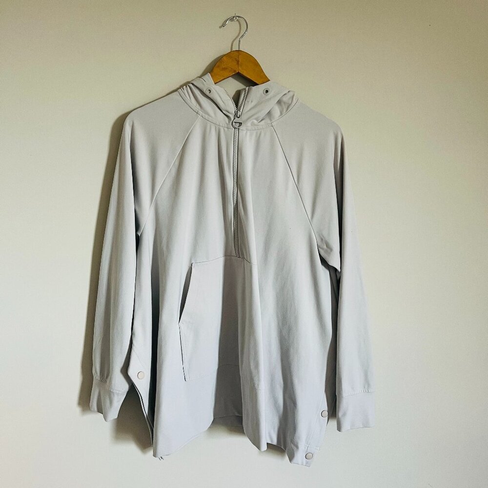 Athleta Glacier Handkerchief Poncho‎ Size M hoodie cream oversize yoga athlesure